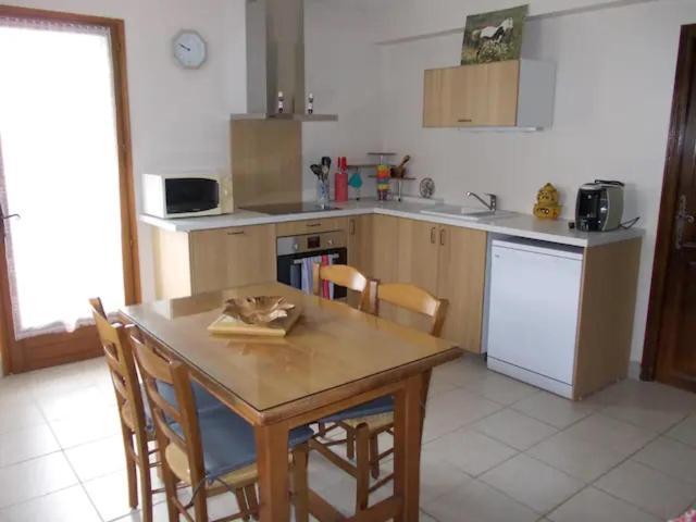Appartement T2 Bas De Villa Avec Jardinet Au Calme Proche Mer Ла-Сейн-сюр-Мер Екстер'єр фото